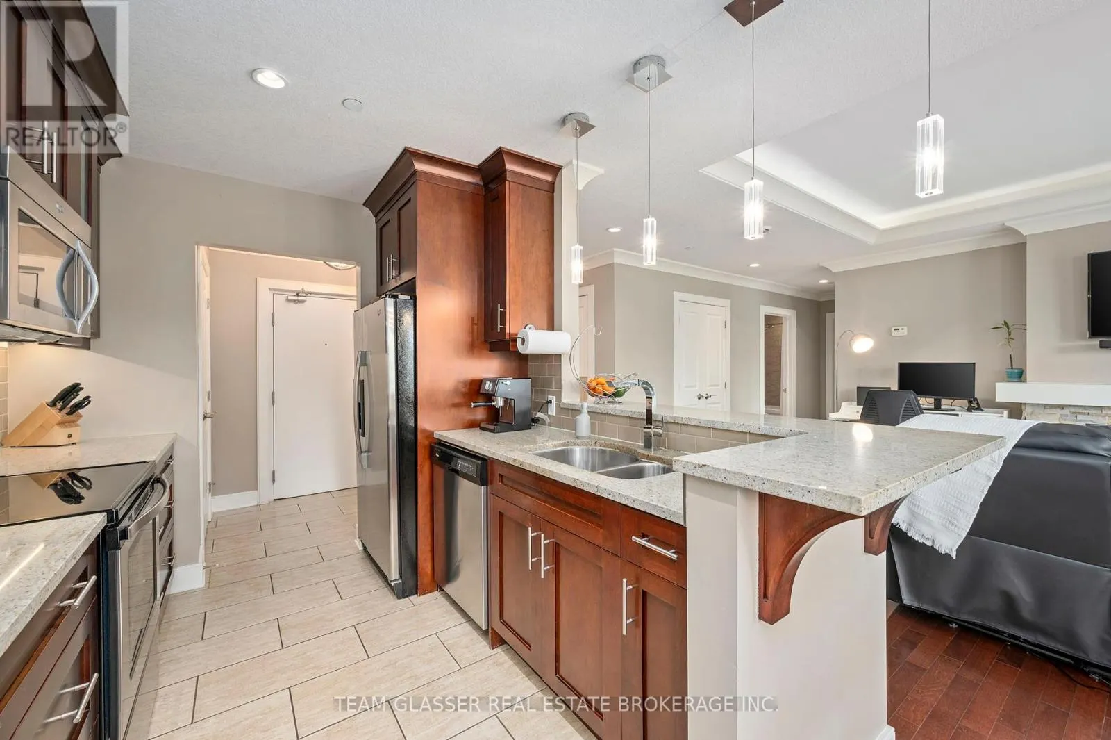414 - 320 SUGARCREEK TRAIL, #414