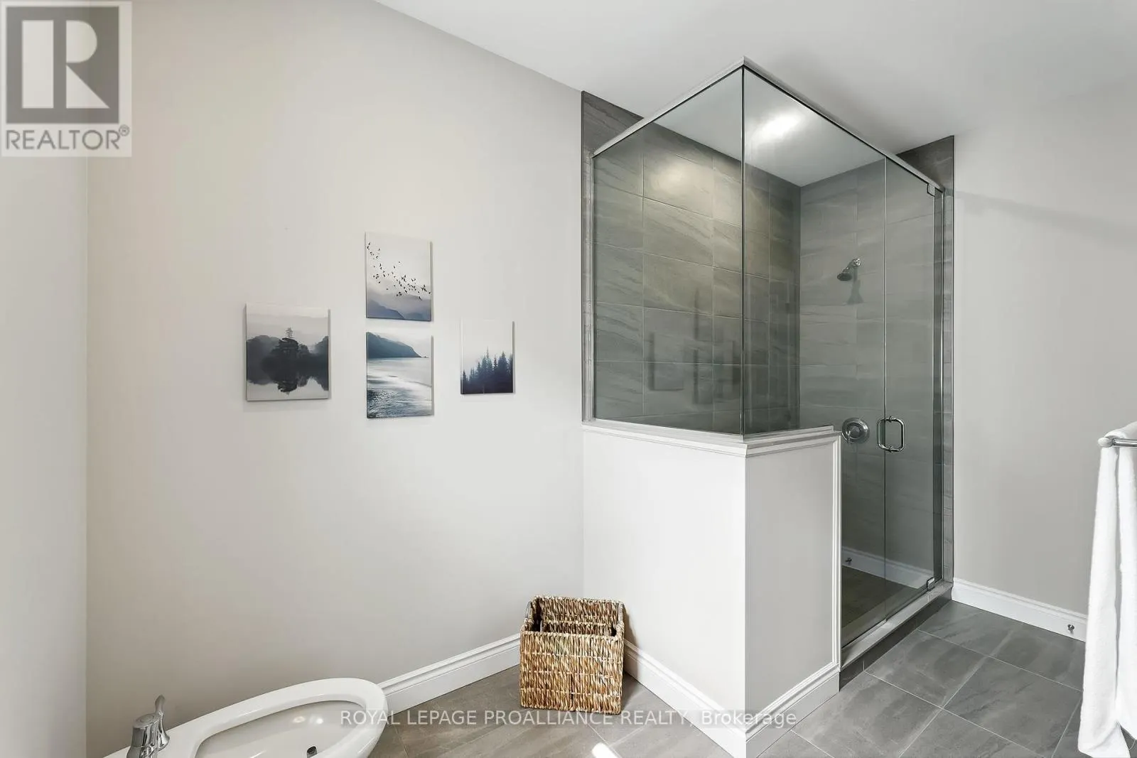 29 ROSSLYN DRIVE