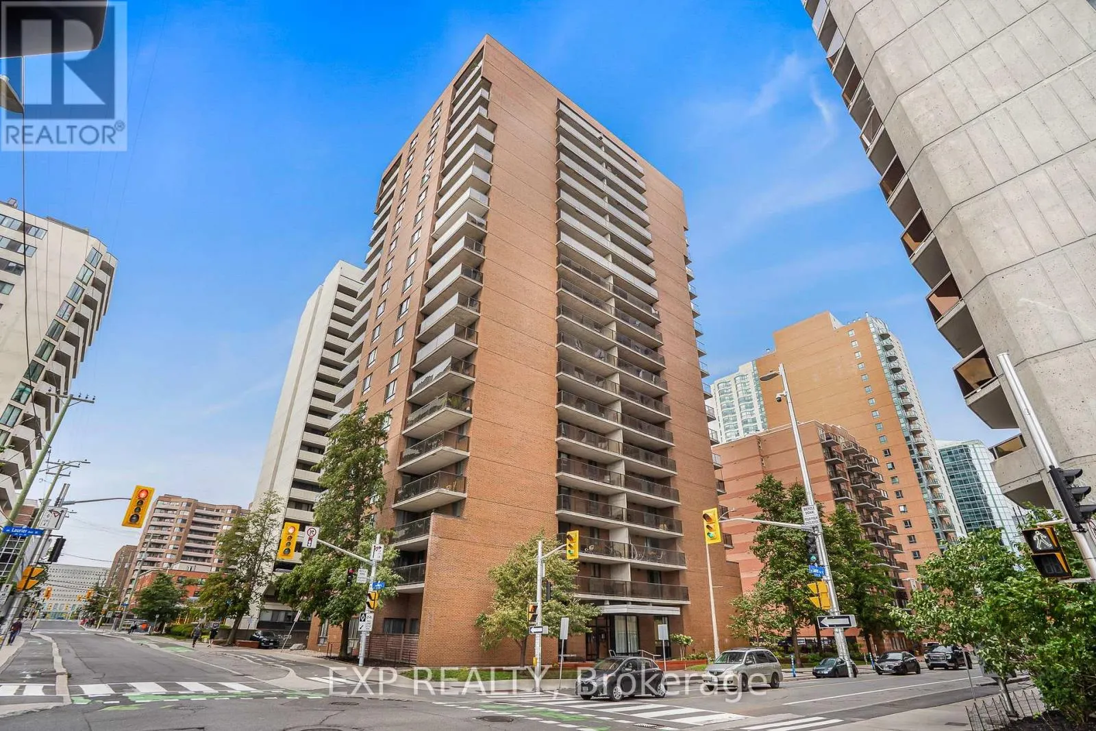 204 - 475 LAURIER AVENUE W