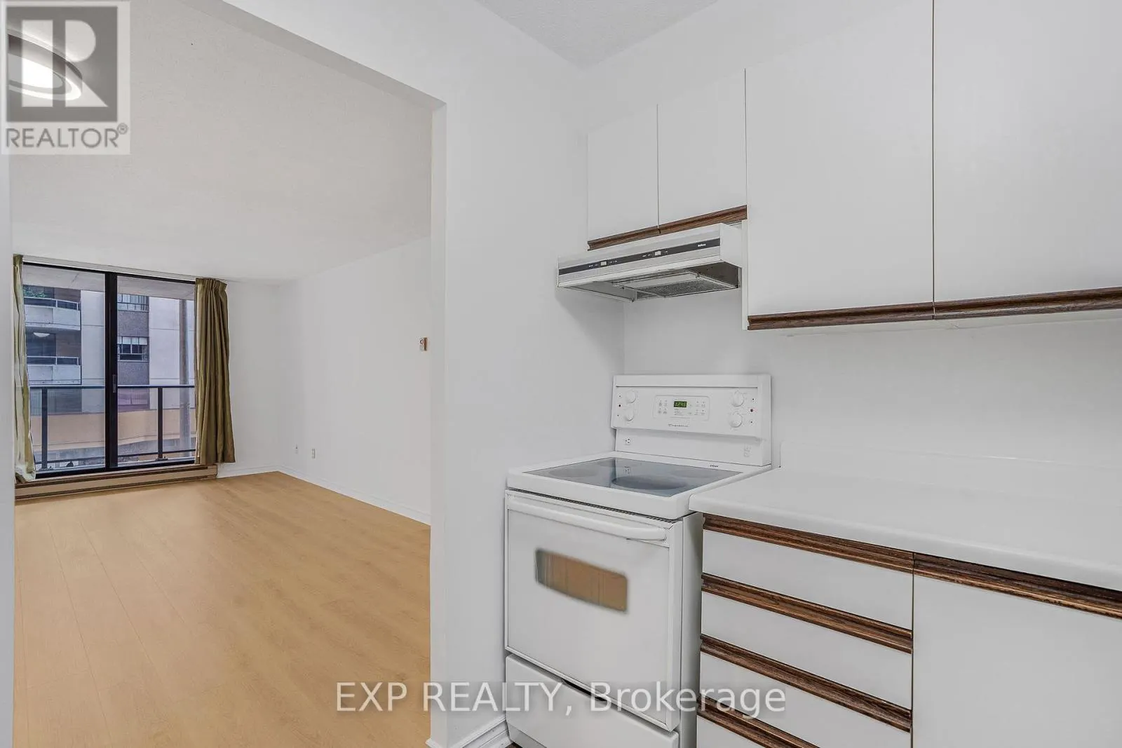 204 - 475 LAURIER AVENUE W