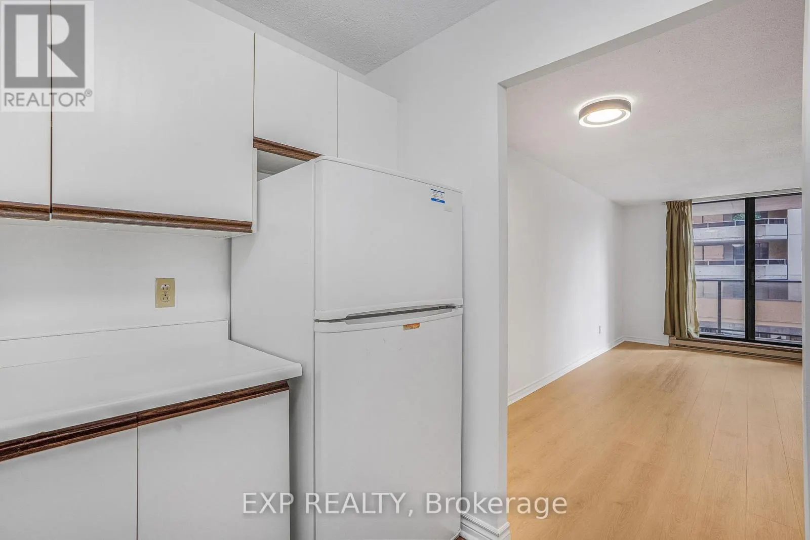 204 - 475 LAURIER AVENUE W
