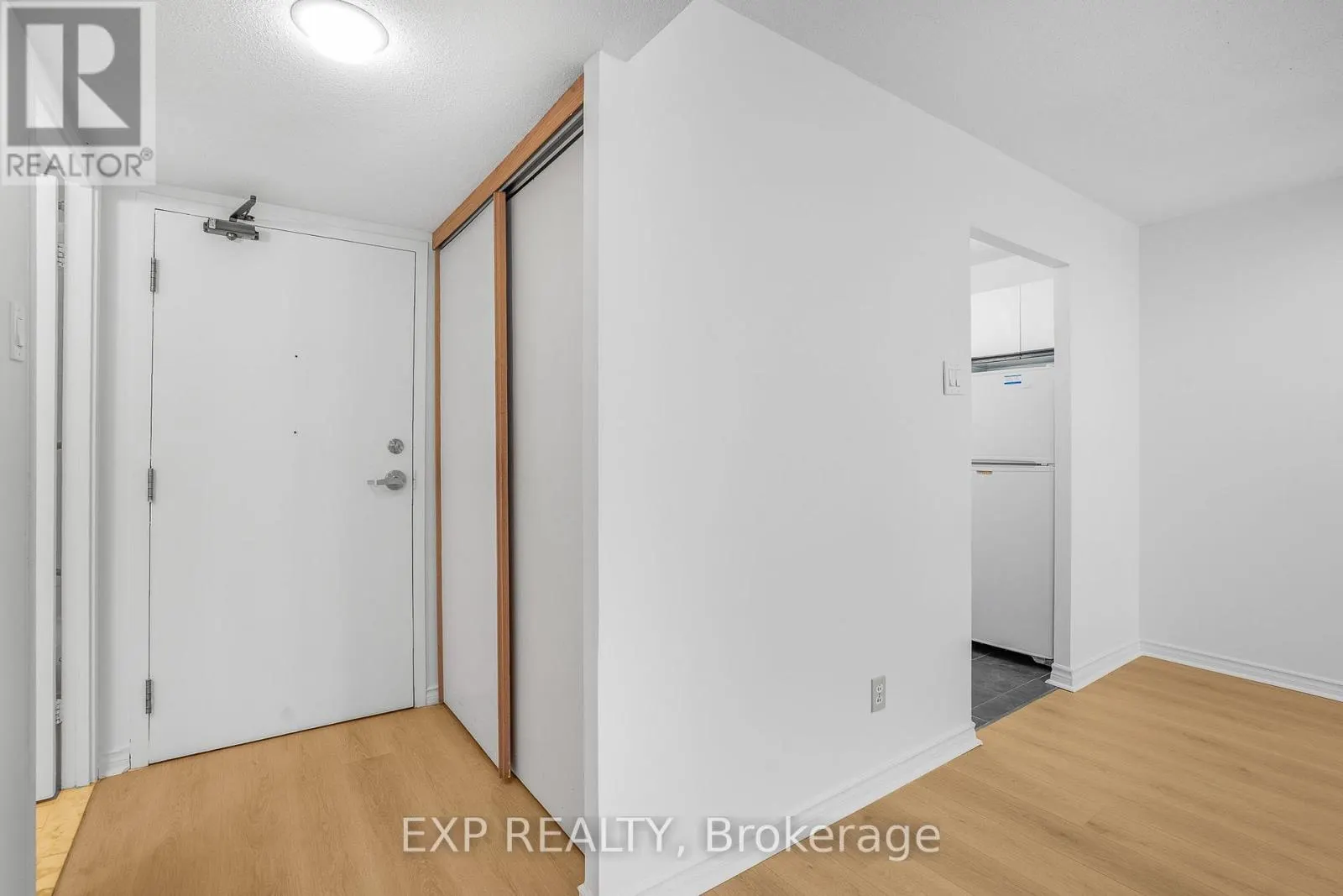 204 - 475 LAURIER AVENUE W