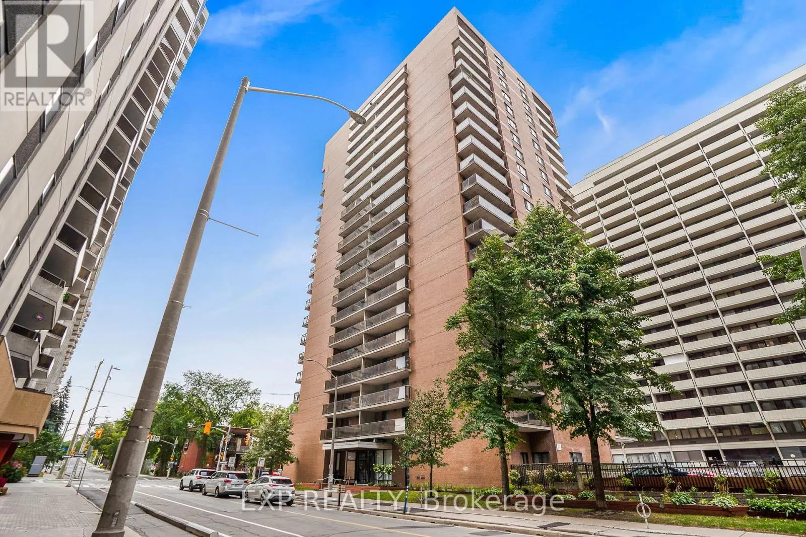204 - 475 LAURIER AVENUE W