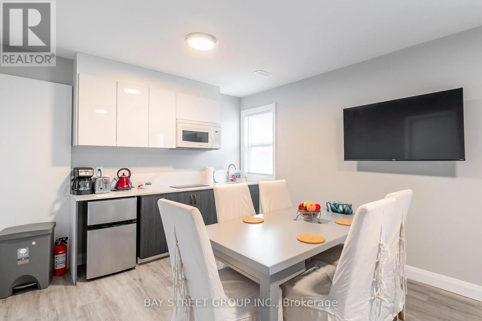UNIT B - 5757 STANLEY AVENUE