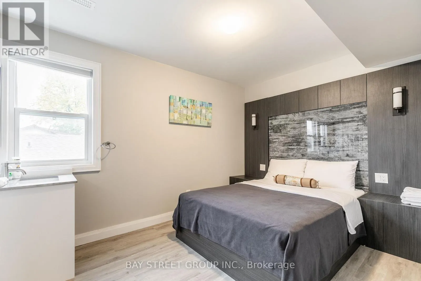 UNIT B - 5757 STANLEY AVENUE