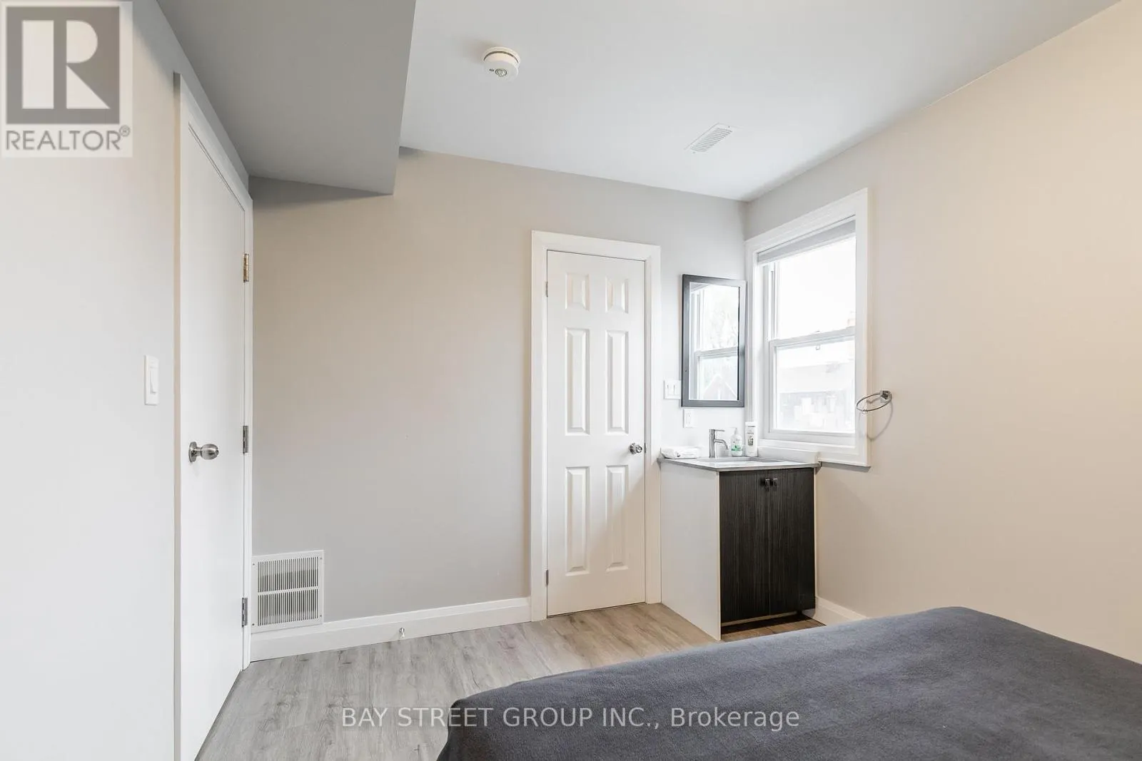 UNIT B - 5757 STANLEY AVENUE