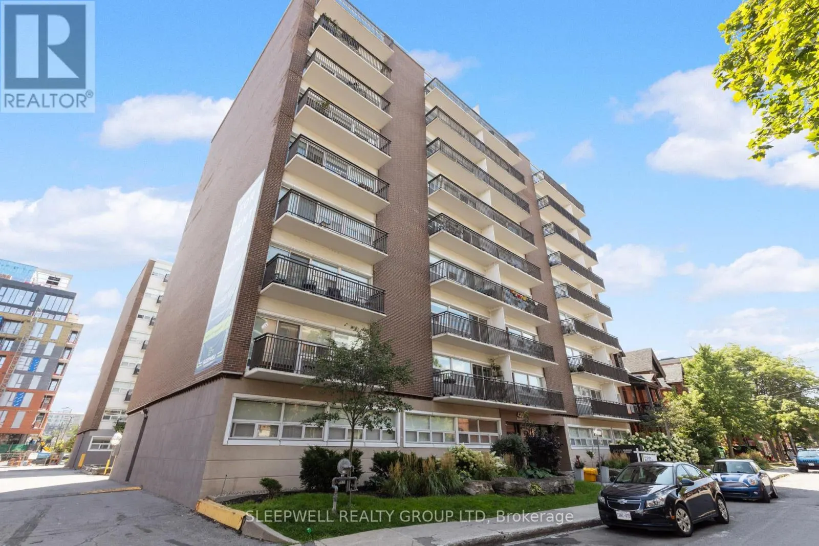 102 - 420 GILMOUR STREET
