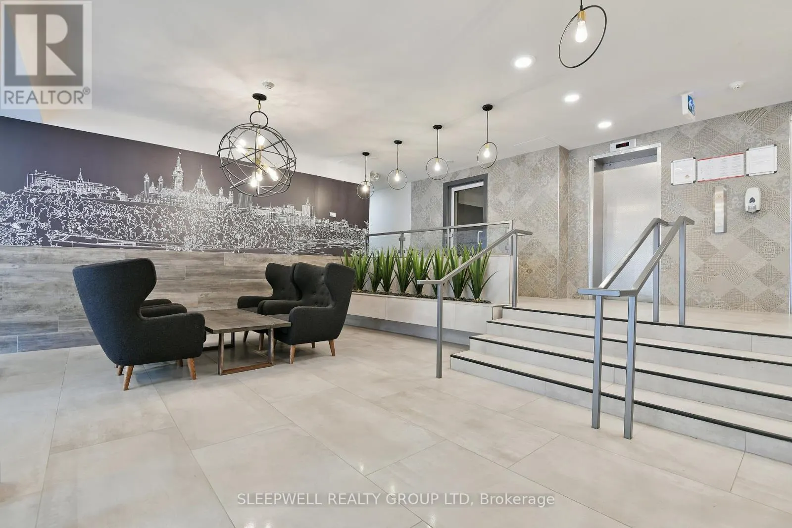102 - 420 GILMOUR STREET