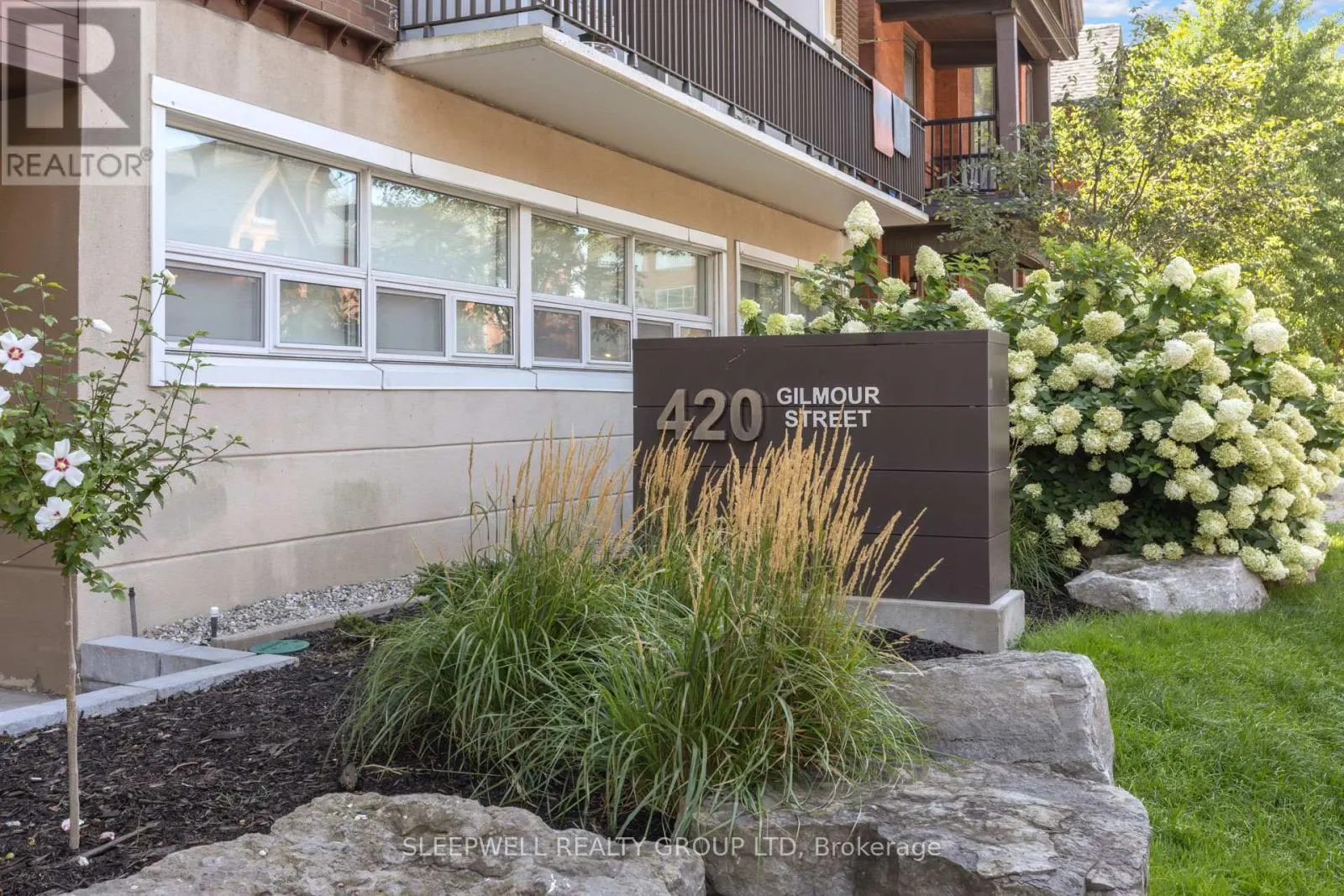 102 - 420 GILMOUR STREET