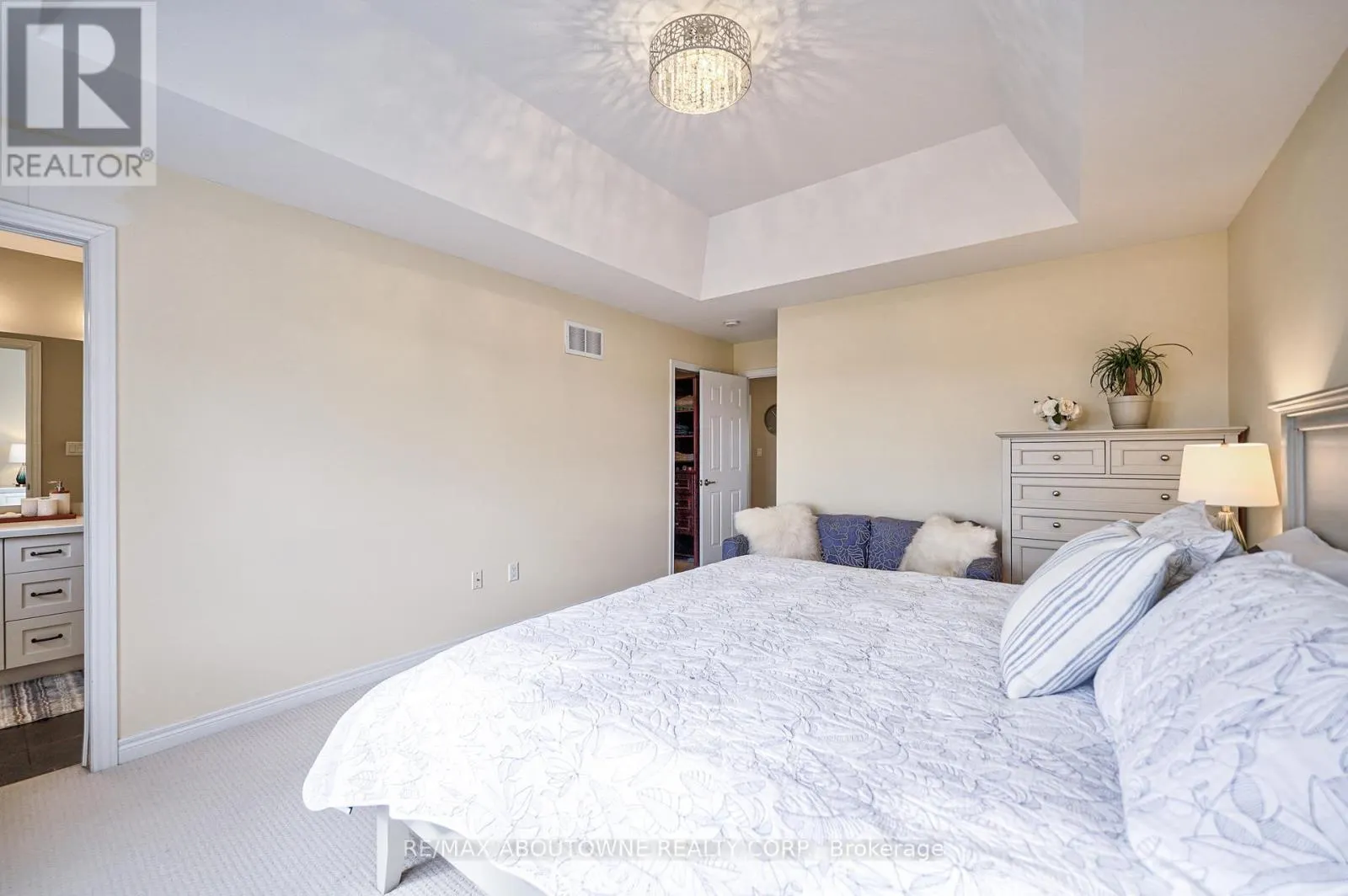 UPPER - 195 GRETI DRIVE