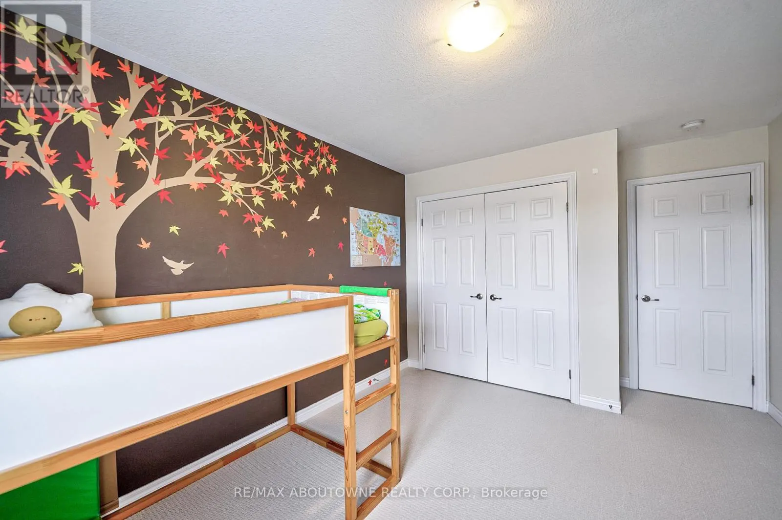 UPPER - 195 GRETI DRIVE