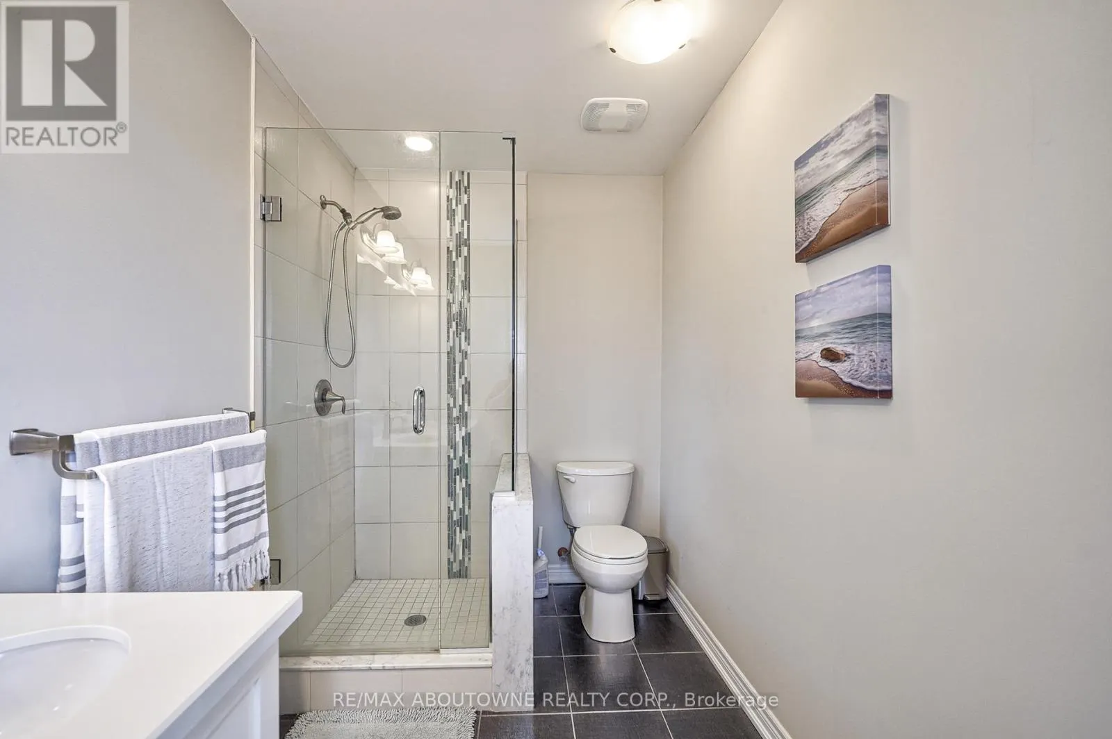 UPPER - 195 GRETI DRIVE