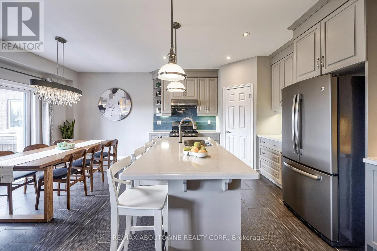 UPPER - 195 GRETI DRIVE
