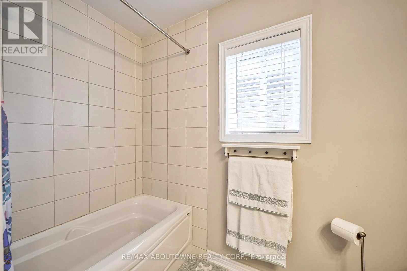 UPPER - 195 GRETI DRIVE