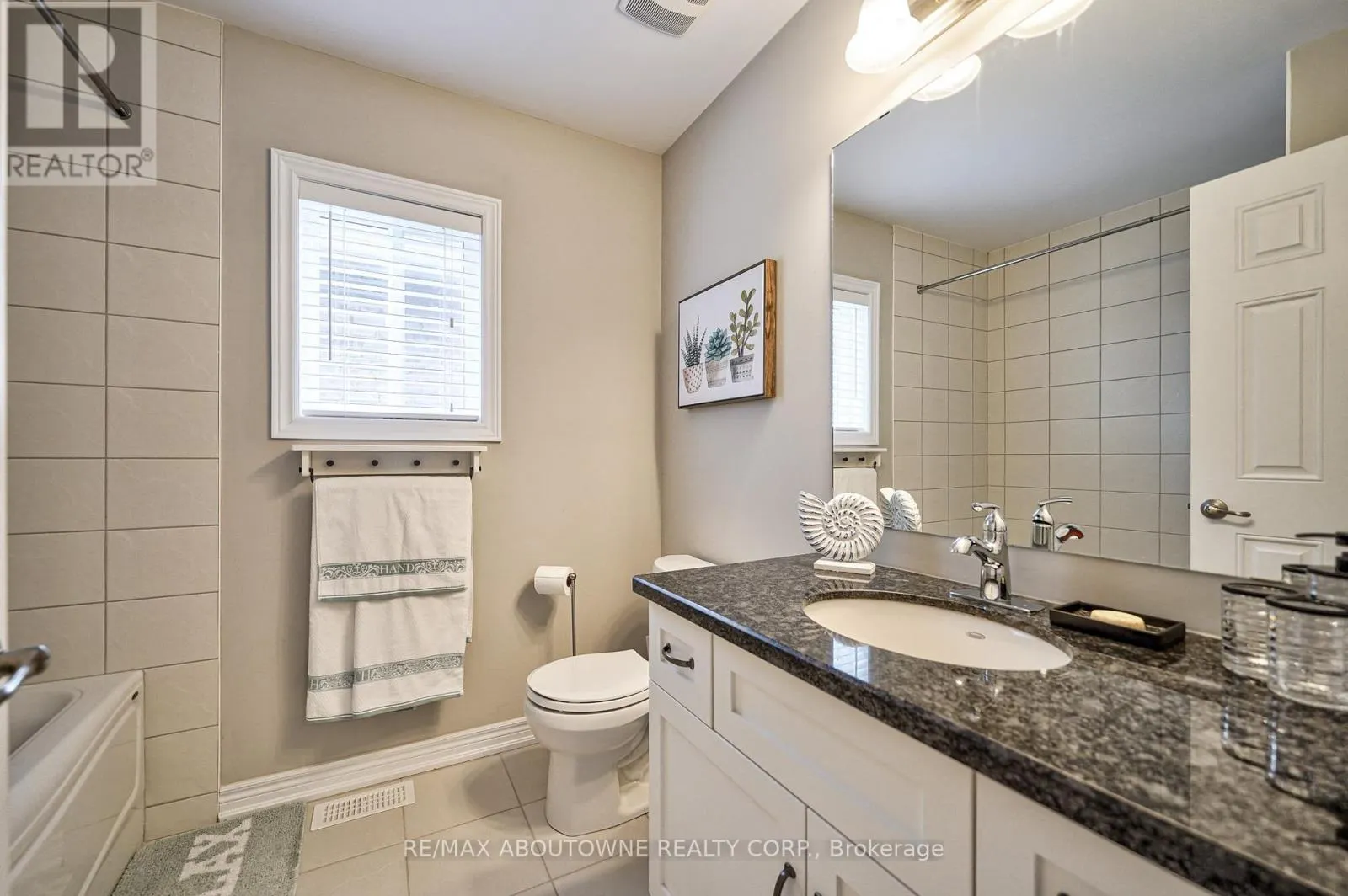 UPPER - 195 GRETI DRIVE
