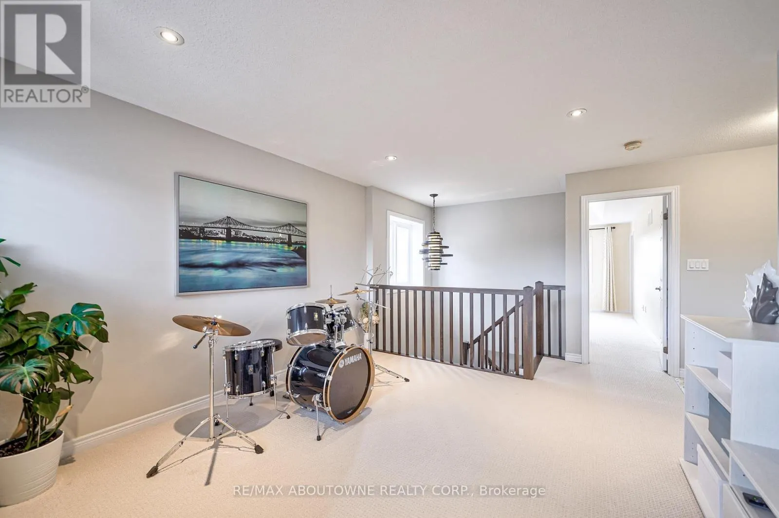 UPPER - 195 GRETI DRIVE
