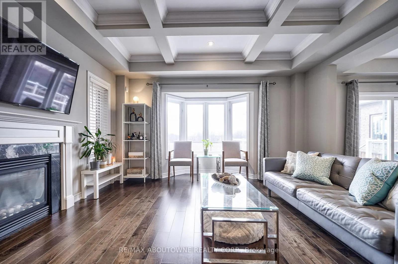 UPPER - 195 GRETI DRIVE