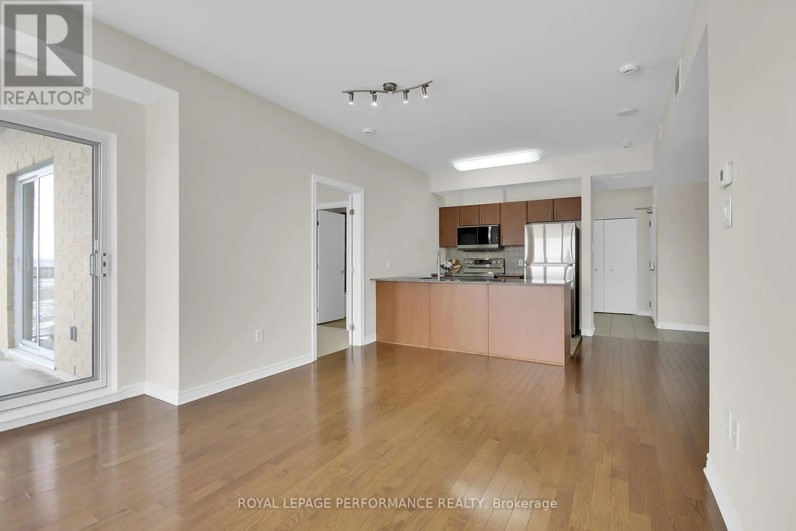 1807 - 70 LANDRY STREET
