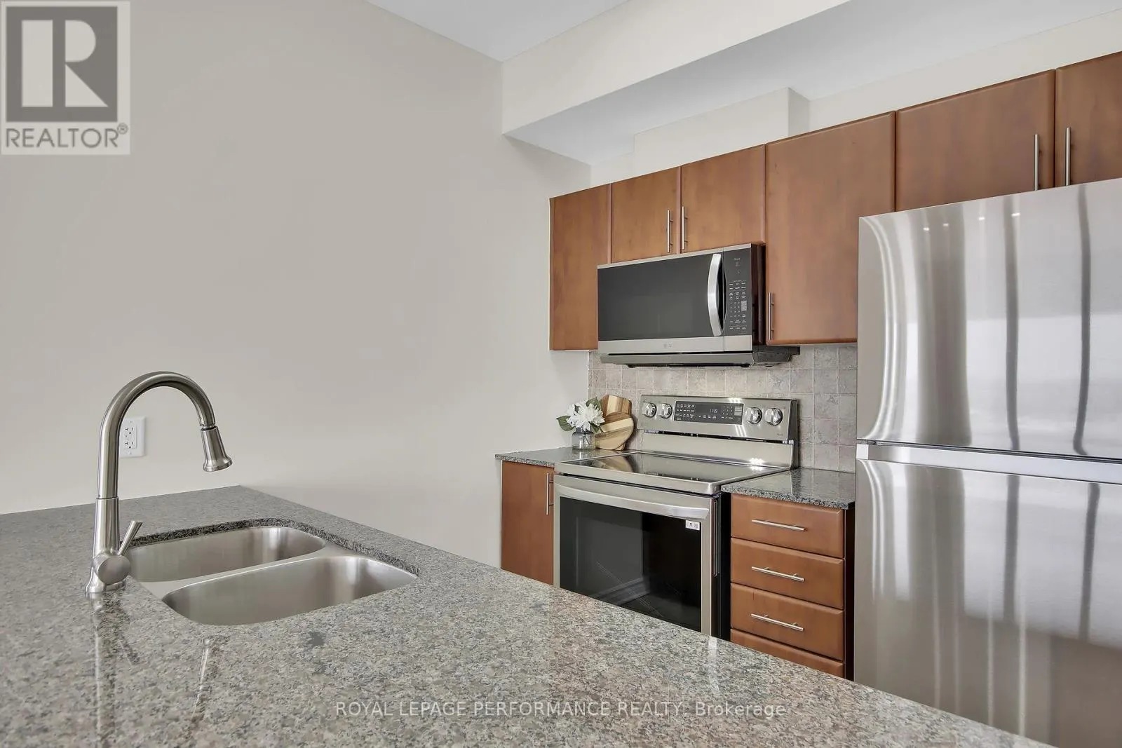 1807 - 70 LANDRY STREET