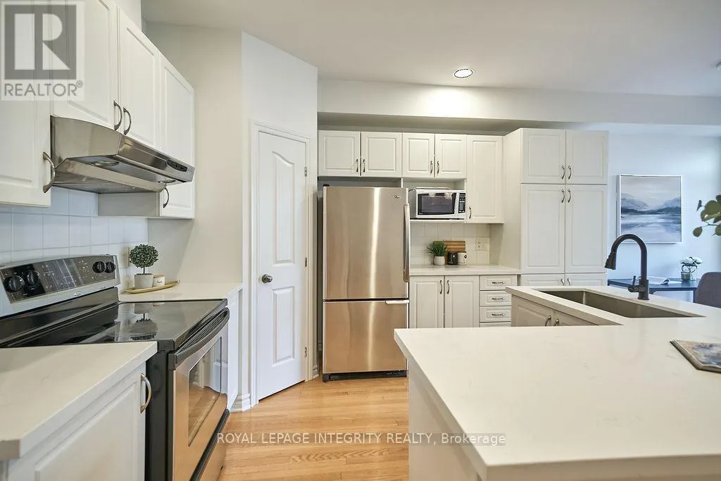 221 BADGELEY AVENUE