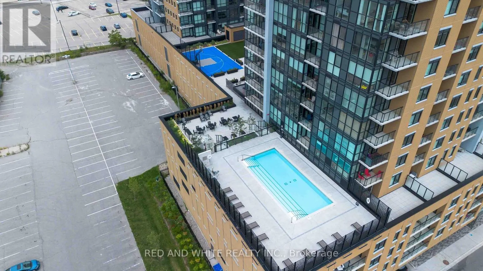 605 - 108 GARMENT STREET