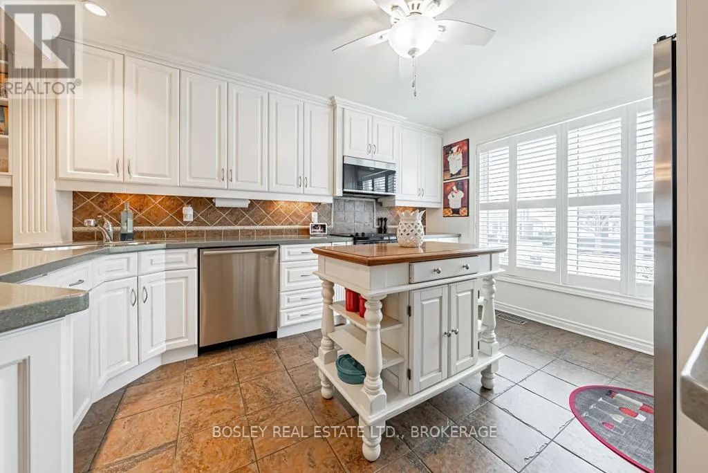 33 - 13 LAKESIDE DRIVE, #33