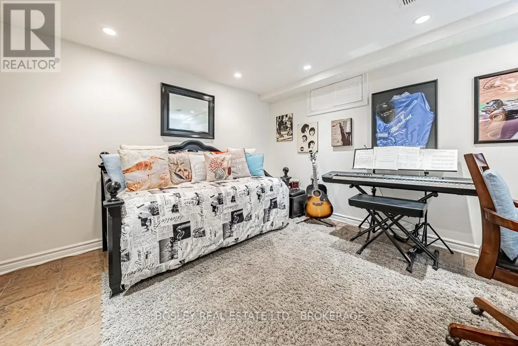 33 - 13 LAKESIDE DRIVE, #33