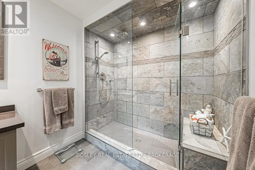 33 - 13 LAKESIDE DRIVE, #33