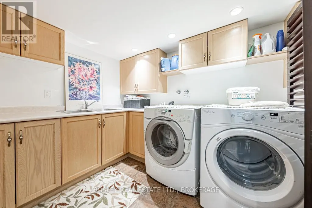 33 - 13 LAKESIDE DRIVE, #33