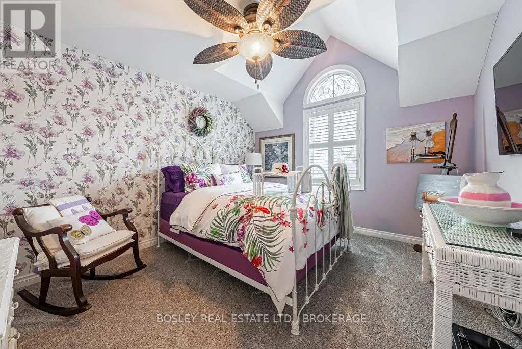 33 - 13 LAKESIDE DRIVE, #33