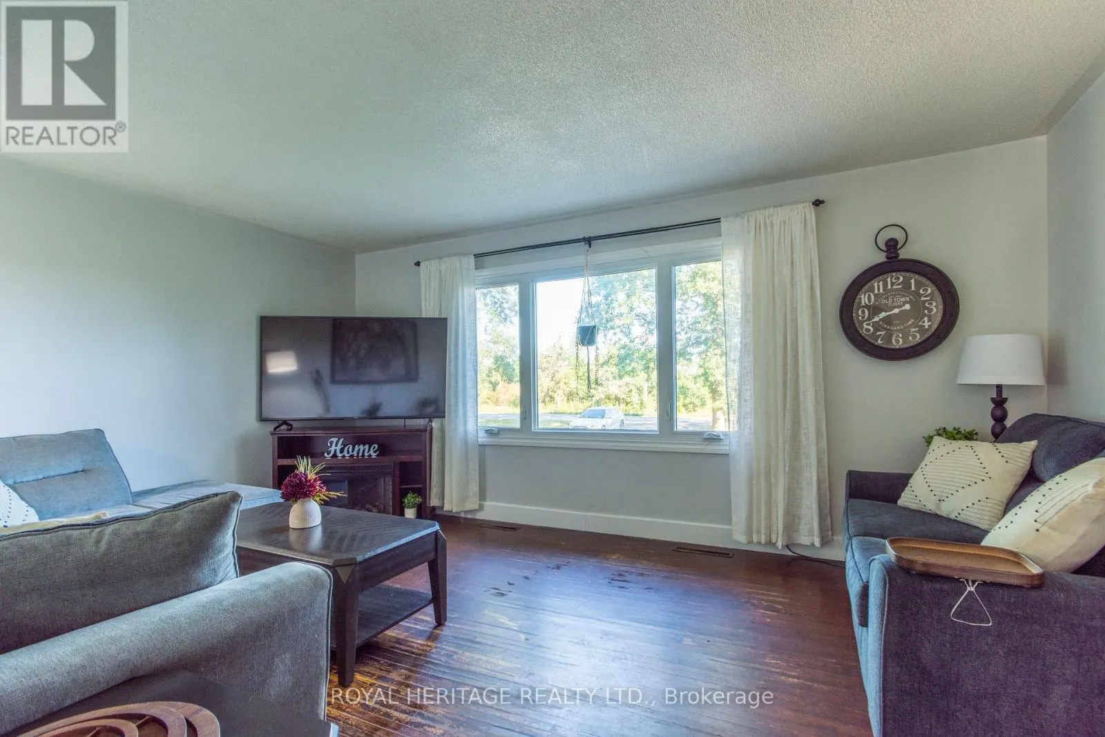 444 LAZIER ROAD