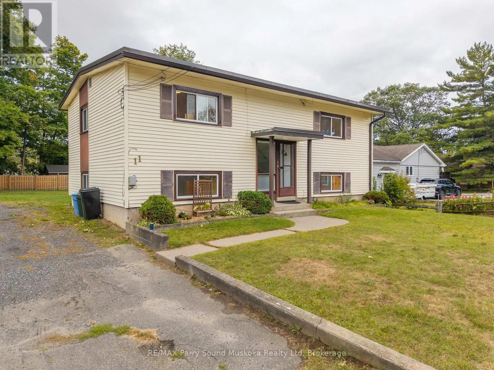 11 LAIRD DRIVE
