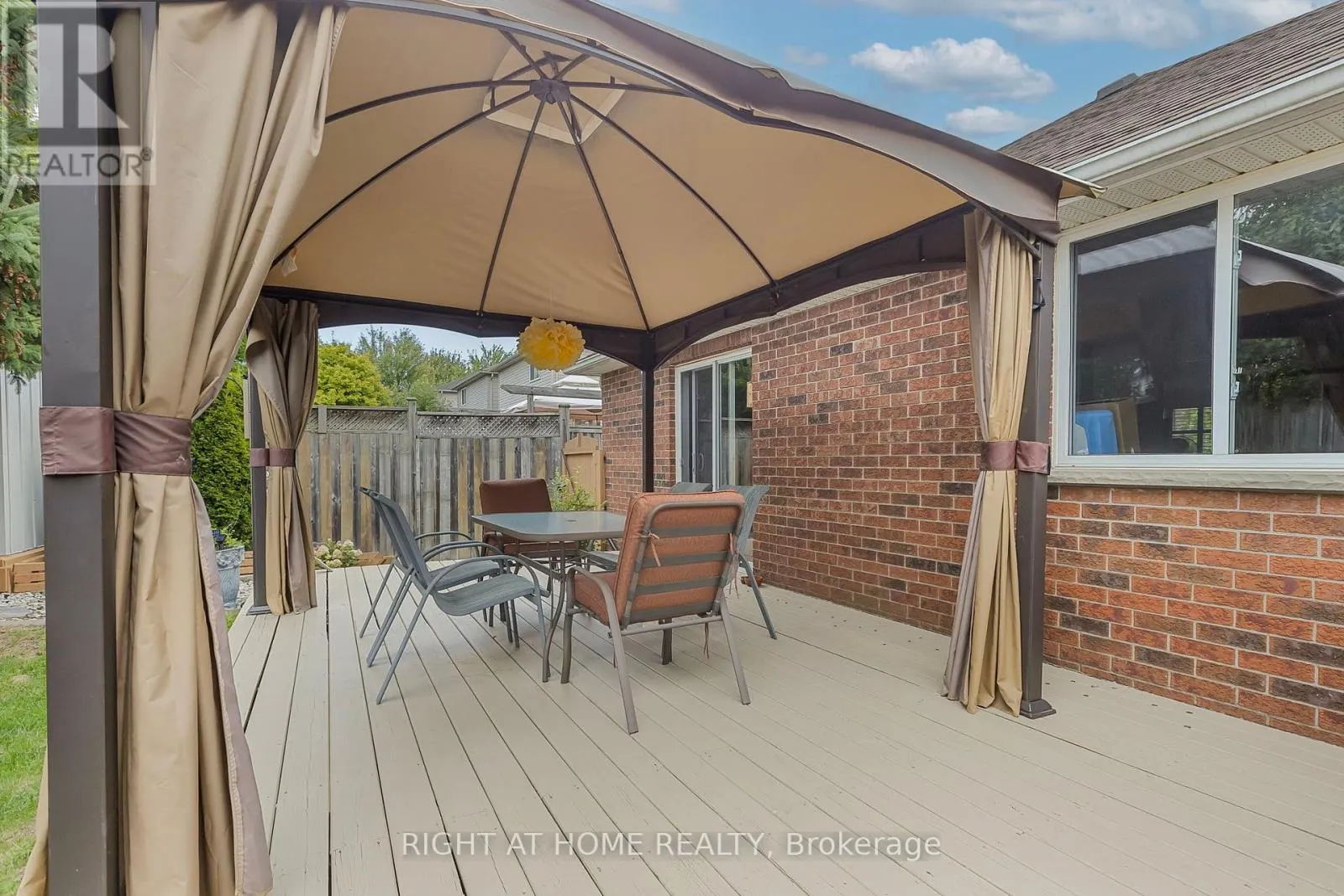 1 BED ROOM - 212 HOLBEACH CRESCENT
