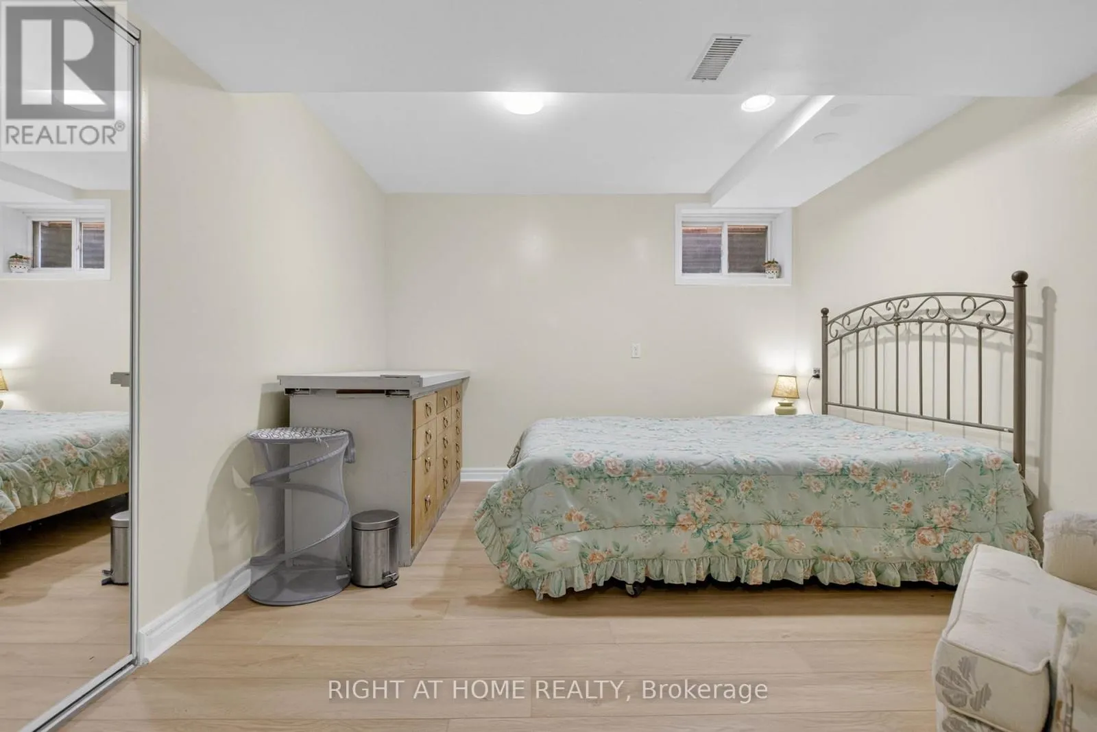 1 BED ROOM - 212 HOLBEACH CRESCENT
