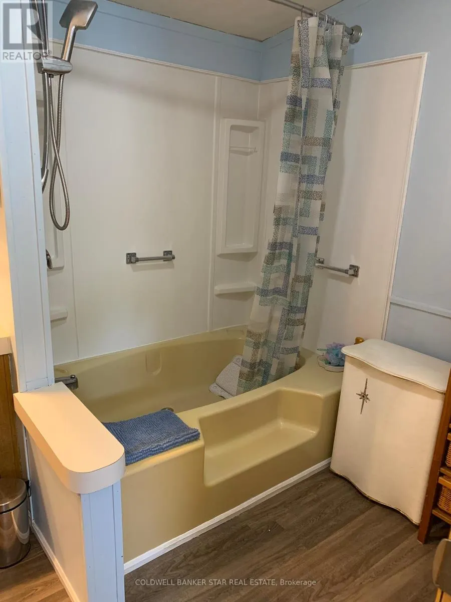 8 - 4899 PLANK ROAD, #8