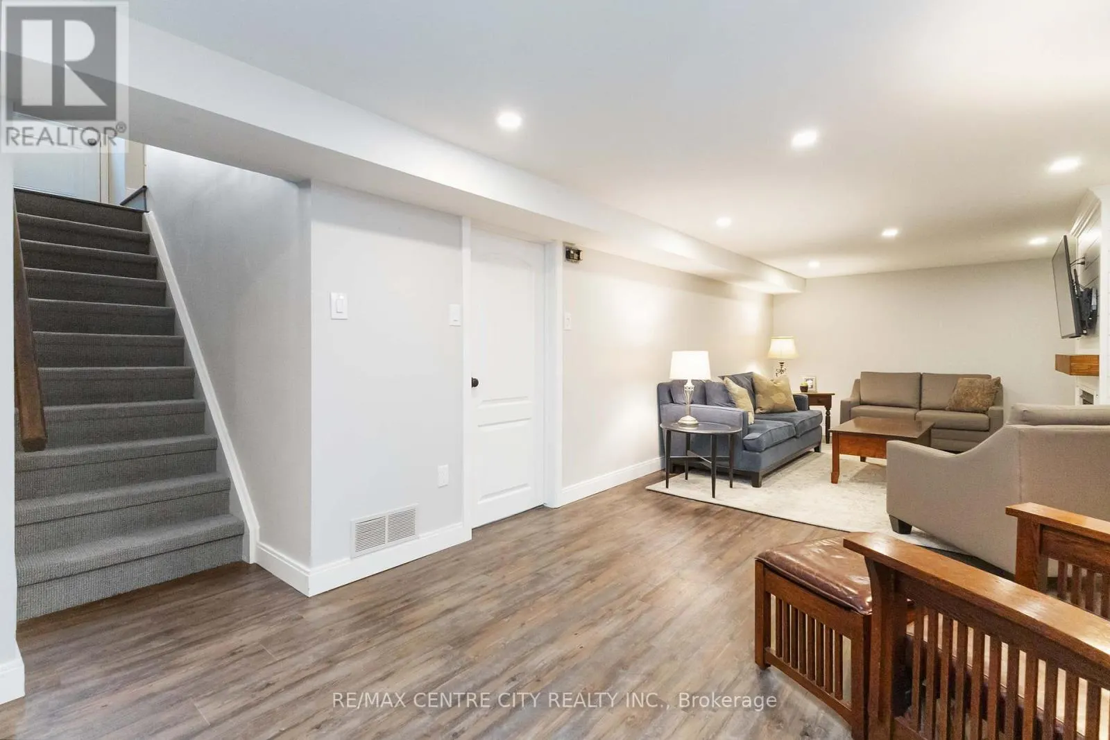 1450 STONEYBROOK CRESCENT