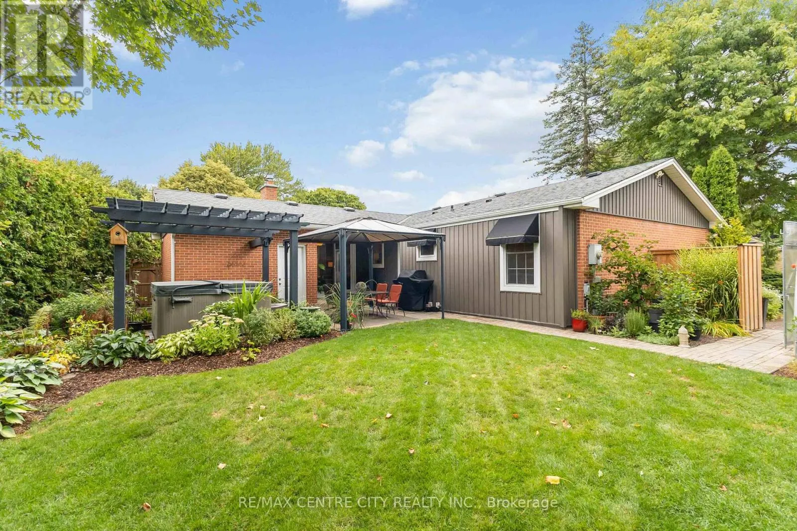 1450 STONEYBROOK CRESCENT