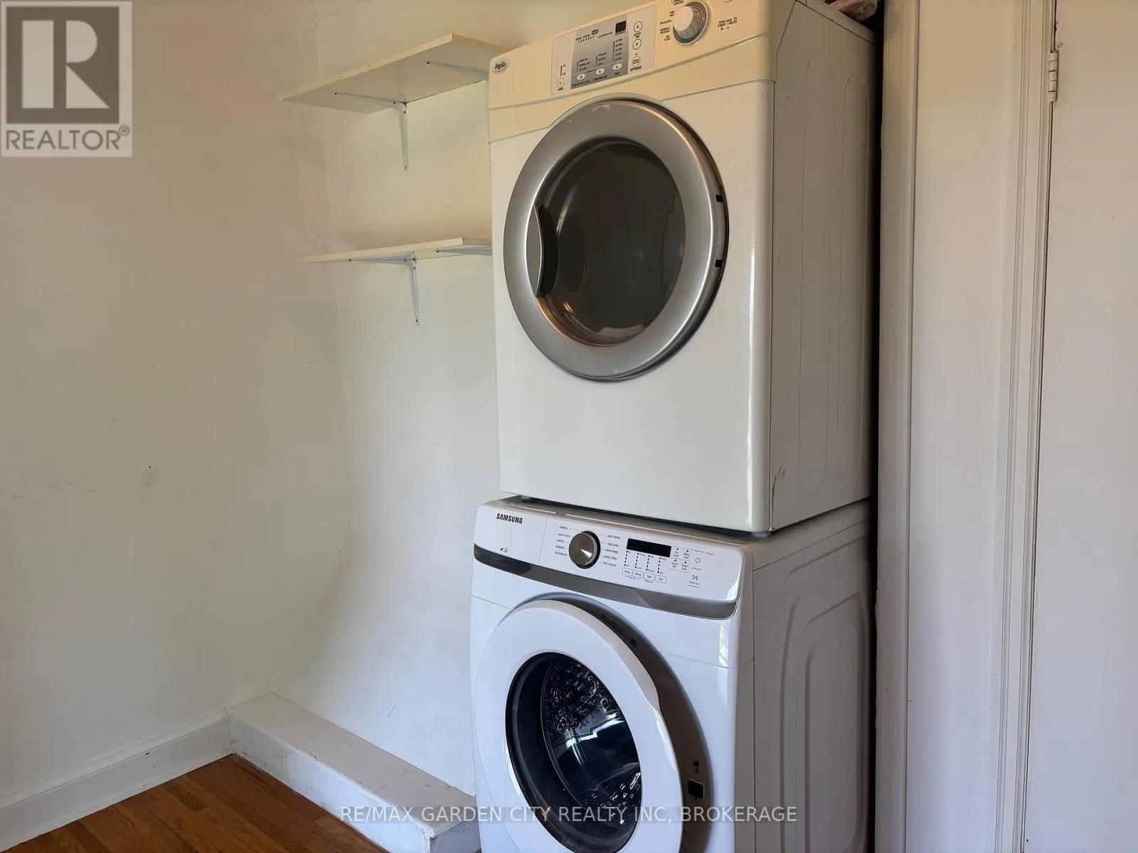 MAIN FLOOR - 88 ST. DAVIDS ROAD, #MAIN FLOOR