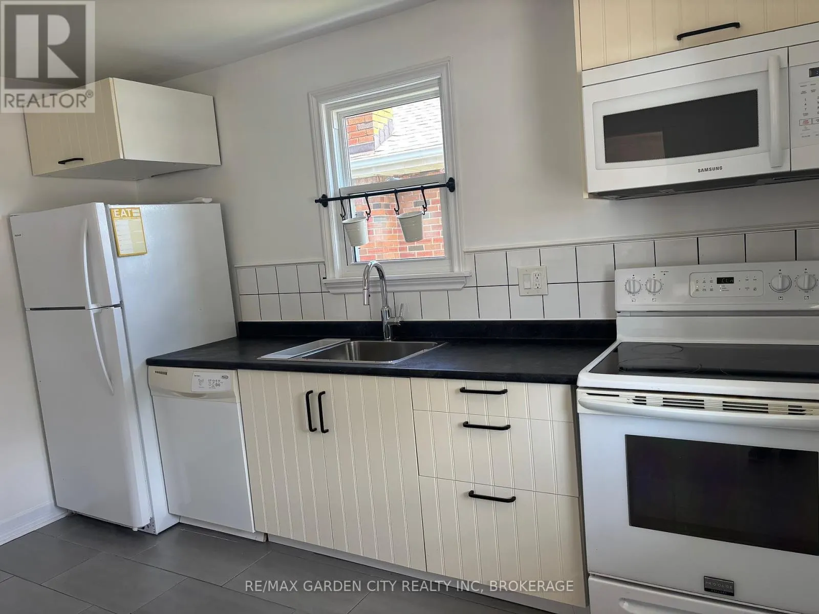 MAIN FLOOR - 88 ST. DAVIDS ROAD, #MAIN FLOOR