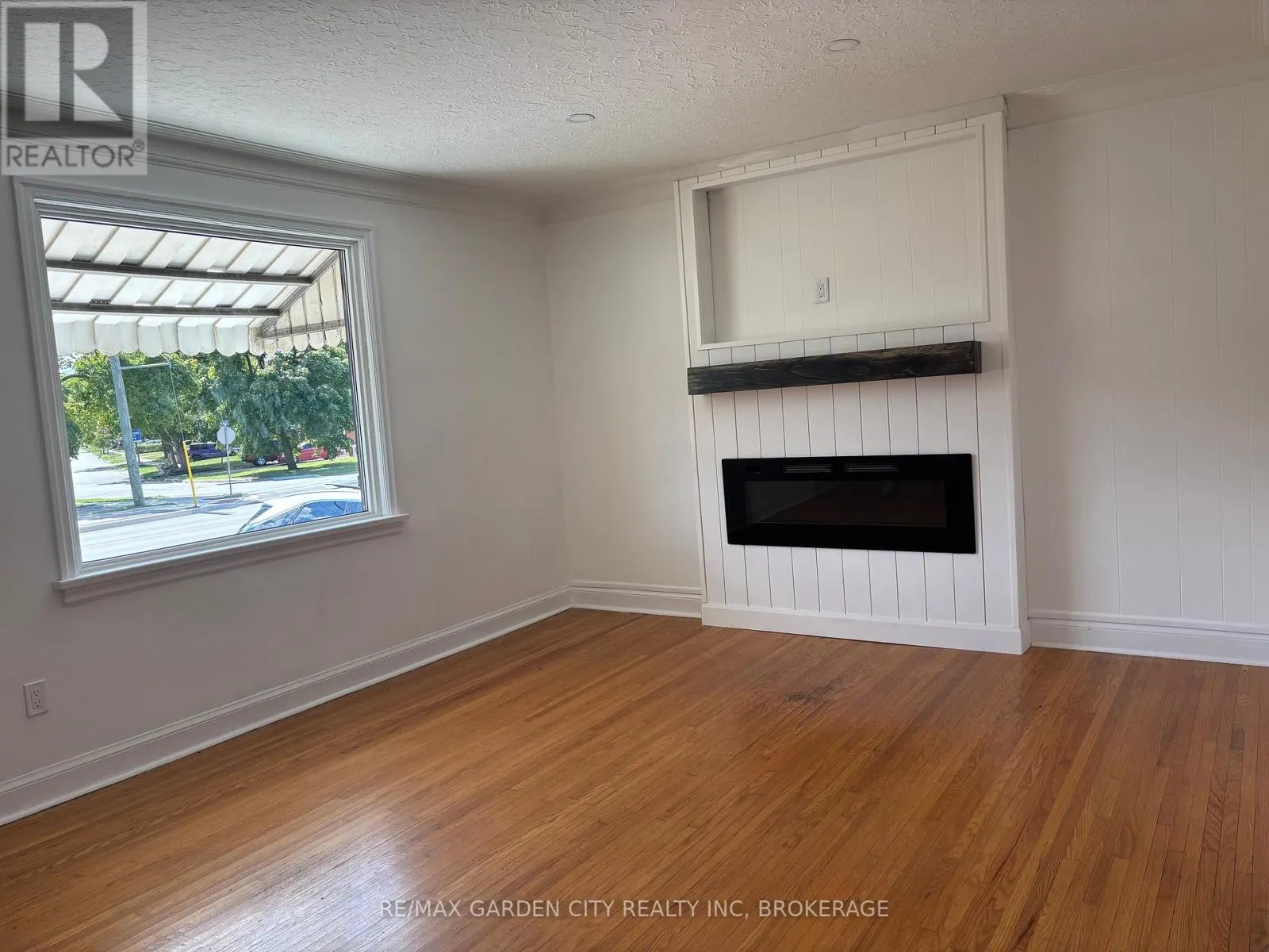 MAIN FLOOR - 88 ST. DAVIDS ROAD, #MAIN FLOOR