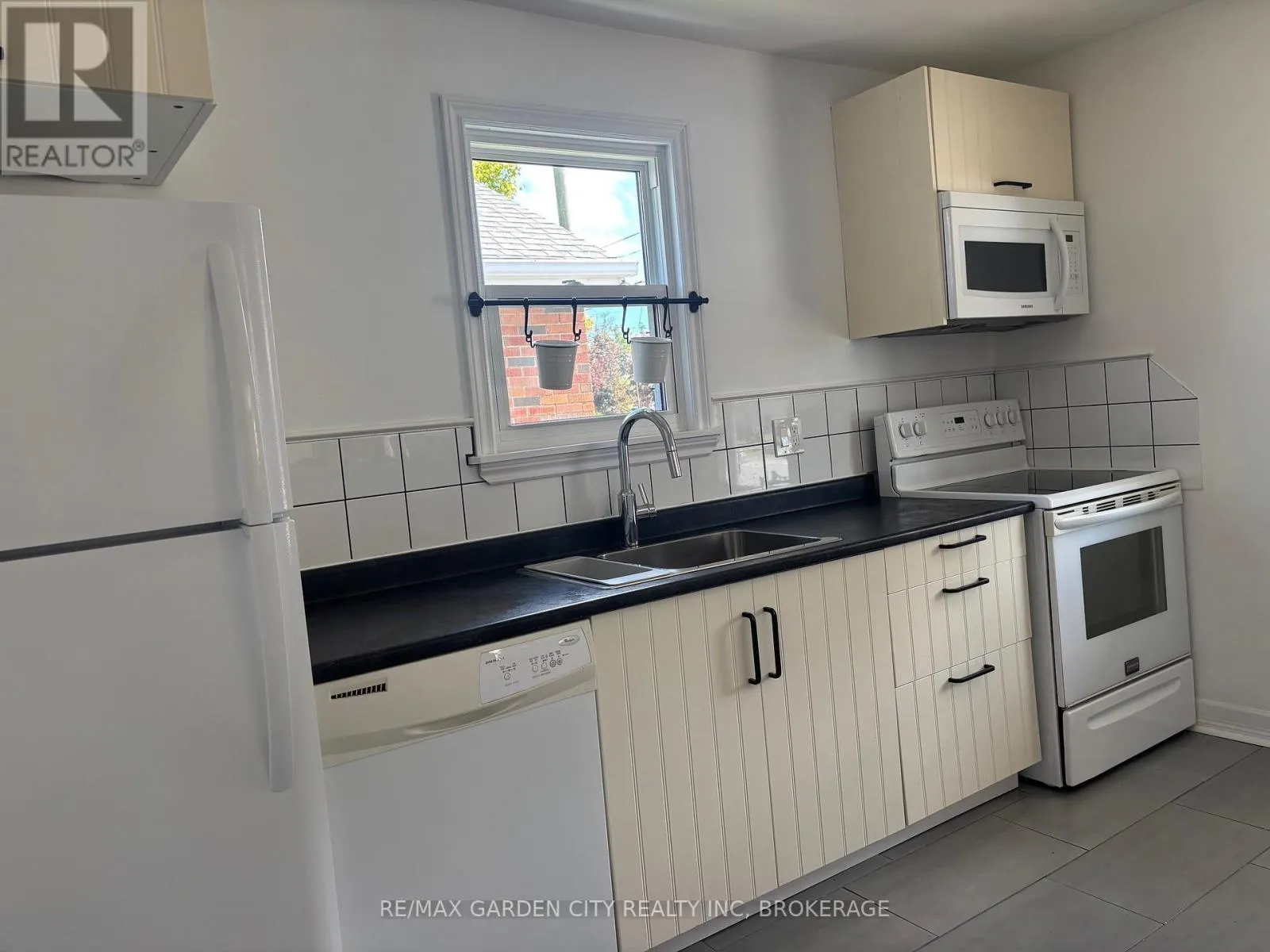 MAIN FLOOR - 88 ST. DAVIDS ROAD, #MAIN FLOOR