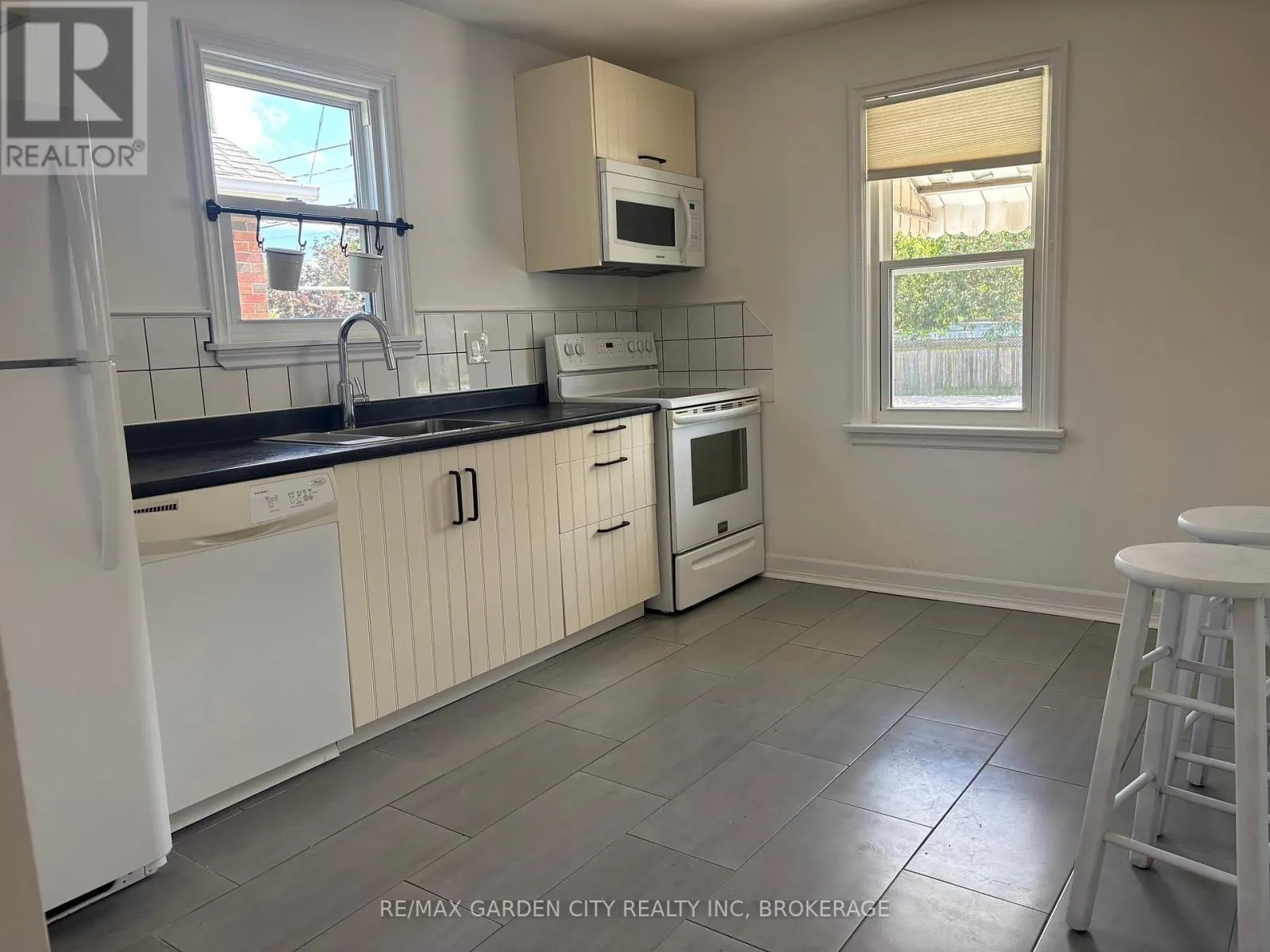 MAIN FLOOR - 88 ST. DAVIDS ROAD, #MAIN FLOOR