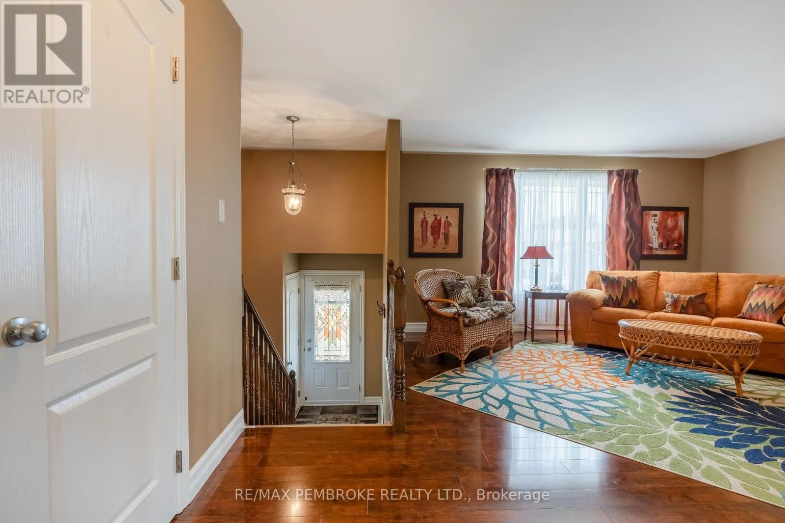 33 RENFREW STREET