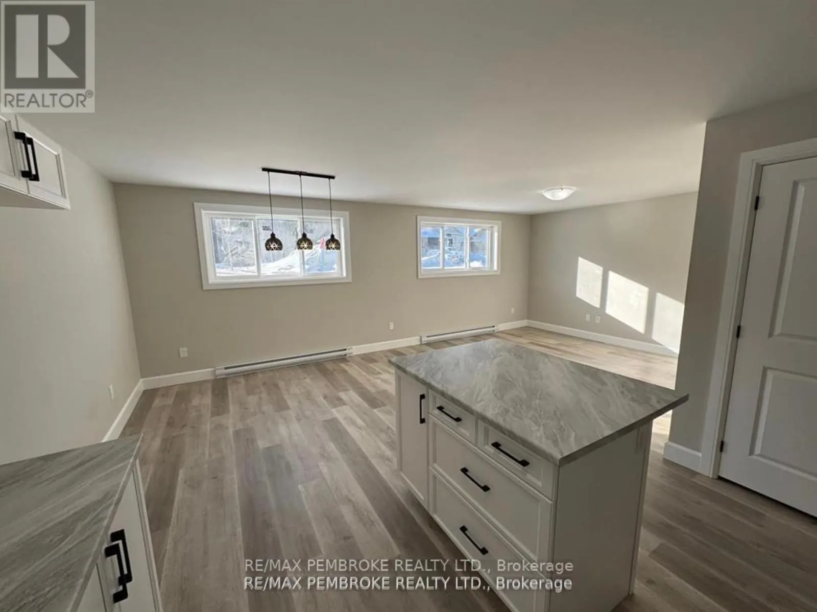 2063 SANDSTONE CRESCENT