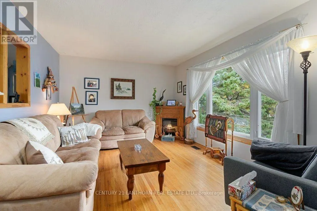 4 HIGHVIEW CRESCENT