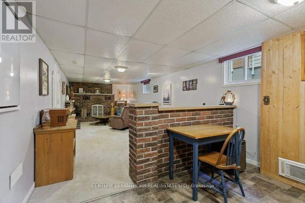 4 HIGHVIEW CRESCENT