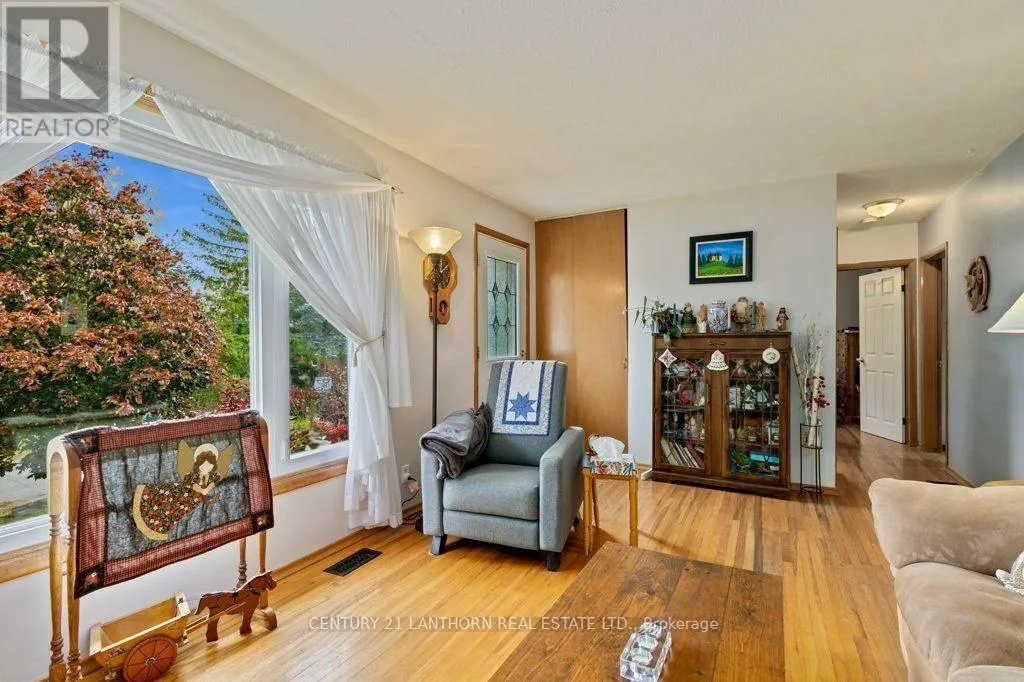4 HIGHVIEW CRESCENT
