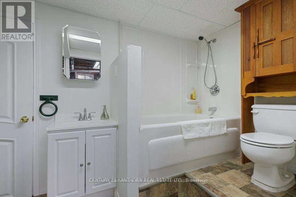 4 HIGHVIEW CRESCENT
