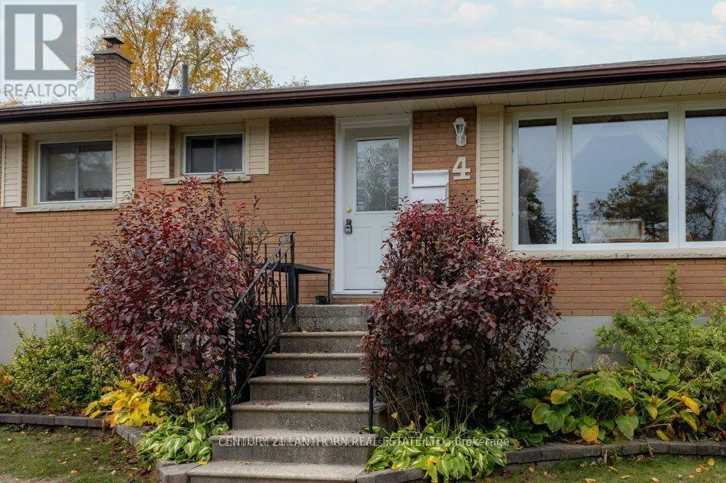 4 HIGHVIEW CRESCENT