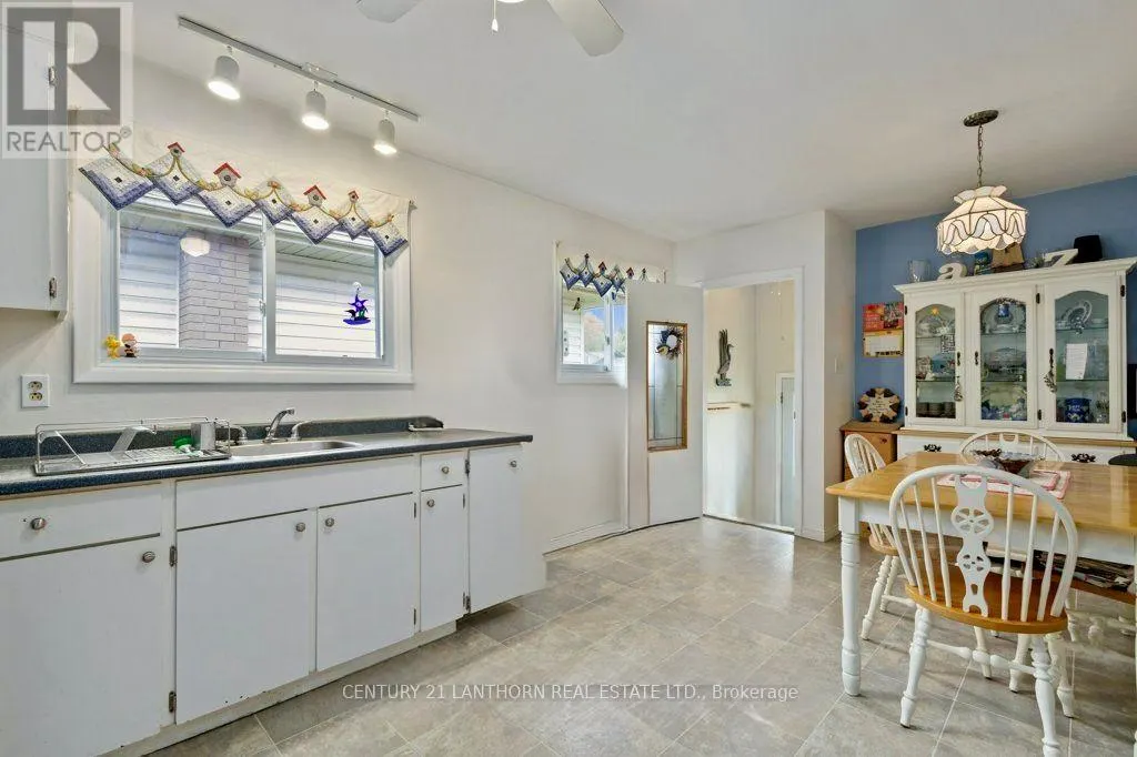 4 HIGHVIEW CRESCENT